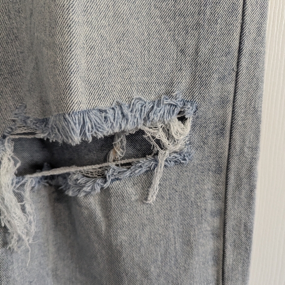 And now this cuffed distressed jeans - Picture 5 of 7